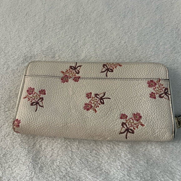 Coach Cream Floral Zip-Around Wallet with Pink Accents - Picture 3 of 9